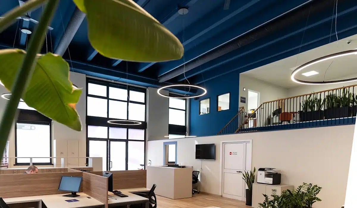area-coworking-con-scrivanie-dedicate-milano
